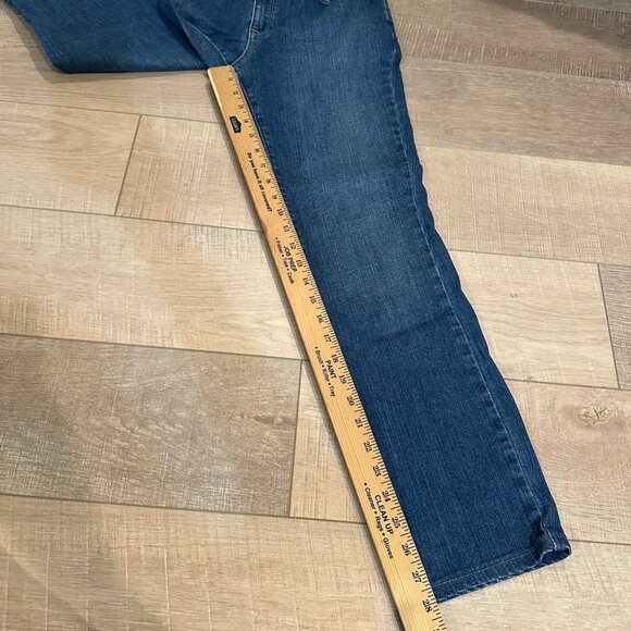 LL BEAN WOMENS FAVORITE FIT SIZE 4 JEANS - Picture 3 of 8